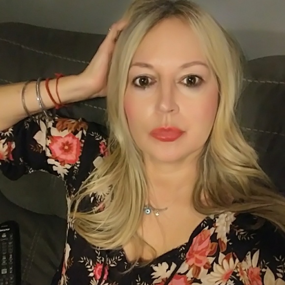 Meet your Posher Jolie - Picture 2 of 3